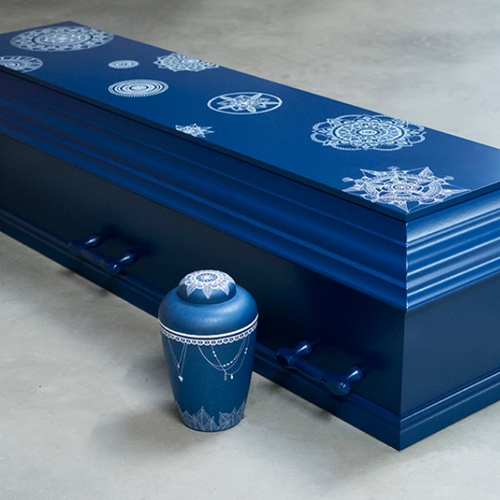 Traditionel Kiste – Blå med håndmalet deko